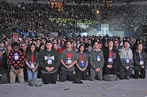 NCYC kids praying